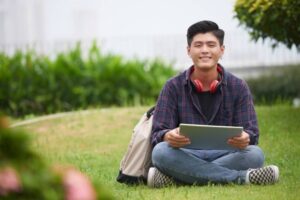 Berani Coba Side Hustle Mahasiswa? Ini Cara Cerdas Mengubah Waktu Luang Jadi Cuan
